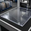 Découpe de PMMA transparent en atelier Découpe précise d’une plaque PMMA transparent dans notre atelier