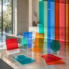 Applications du PMMA transparent coloré Exemples d’utilisation du PMMA transparent coloré en signalétique, décoration et agencement